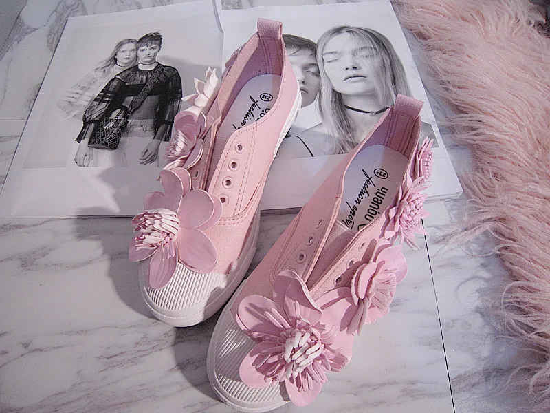 

New summer pink three-dimensional flower leisure Korean shoe tide Joker fashion one pedal lazy shoes woman