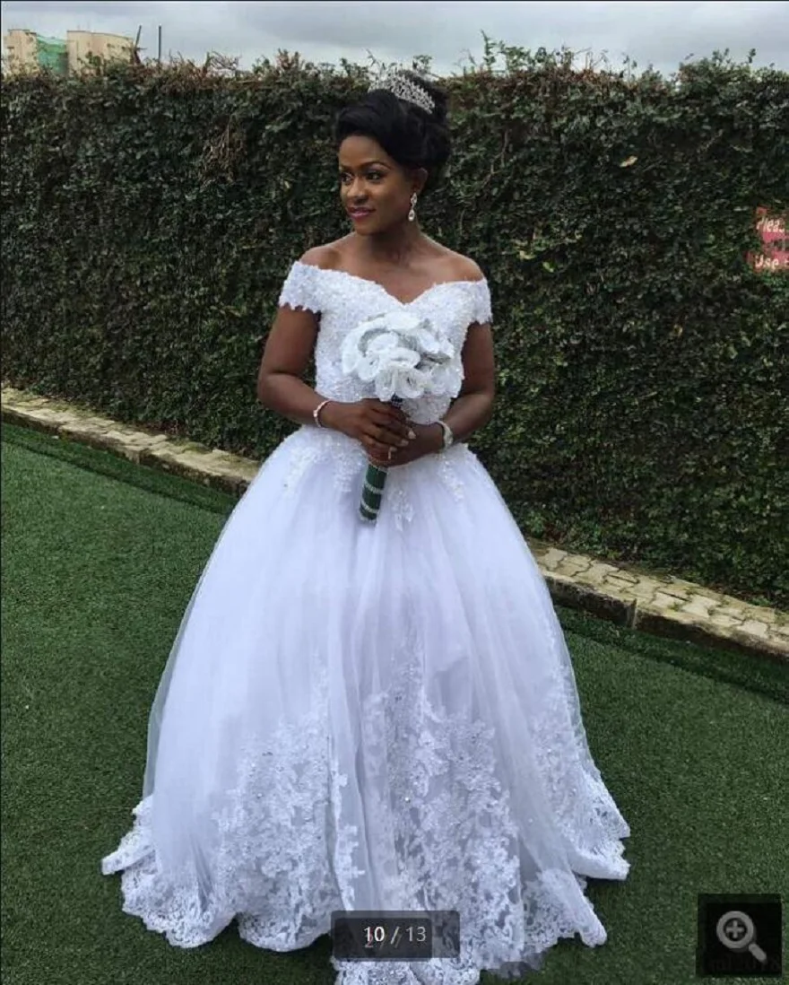 

2021 Off The Shoulder V Neck White Tulle A Line Wedding Dress Elegant Vintage Floor-Length Lace Appliques Princess Bride Dresses