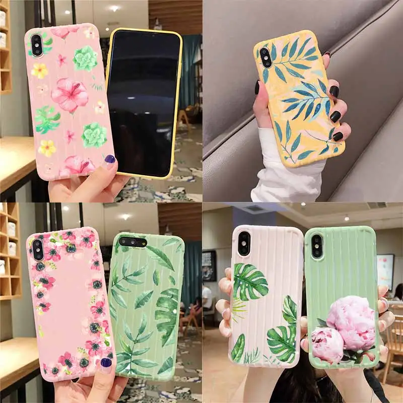 Розовый пони с цветочным принтом изображением растений кактуса банана листьев