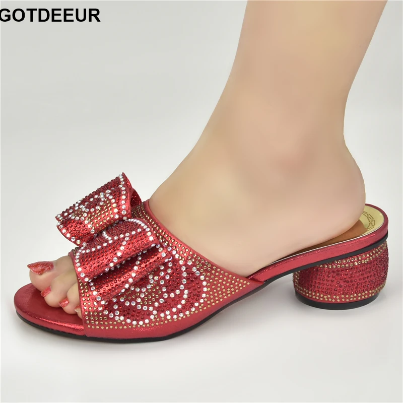 

Женские туфли-лодочки с открытым носком, на низком каблуке