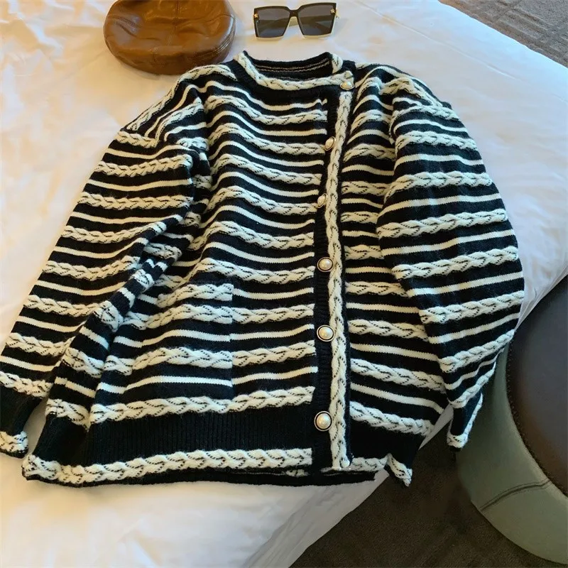 

GUESOD Women Black White Striped Cardigan Sweater Female Korean O-Neck Long Sleeve Knitting Top 2021 Autumn Winter Outerwear New