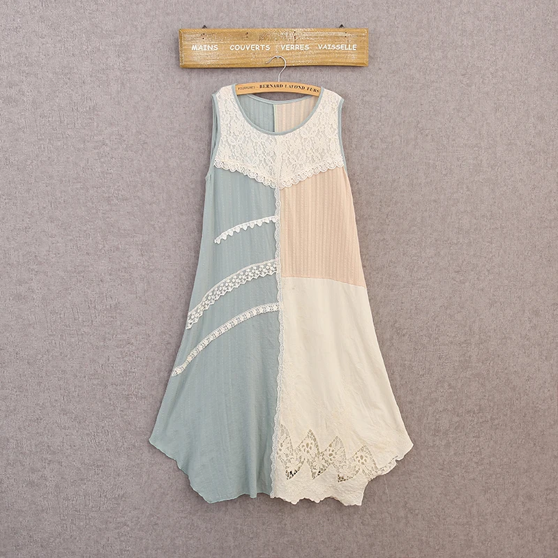 Женское платье в стиле хиппи голубое из хлопка и льна японском с вышивкой кроше