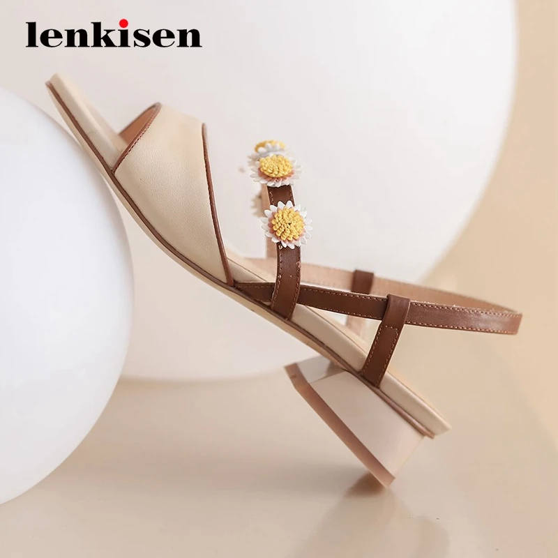 Сандалии Lenkisen из натуральной кожи с цветочной аппликацией и квадратным носком