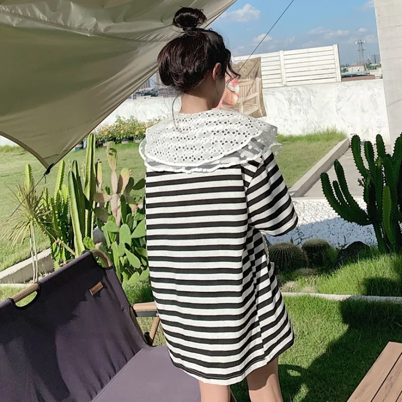 

short sleeve dress in the summer of 2021 the new design feeling small double lace collar loose striped body whose coat