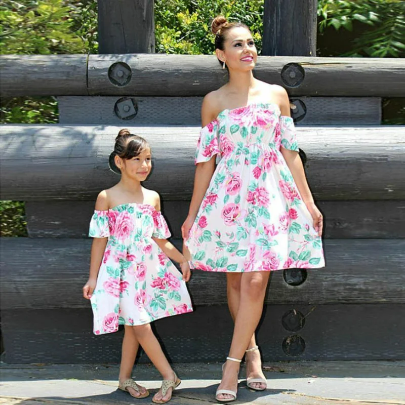 

Mum Off Shoulder Mother Daughter Dresses Boat Neck Mommy and Me Clothes Family Matching Outfits Flower Mom Mama Baby Dress Look