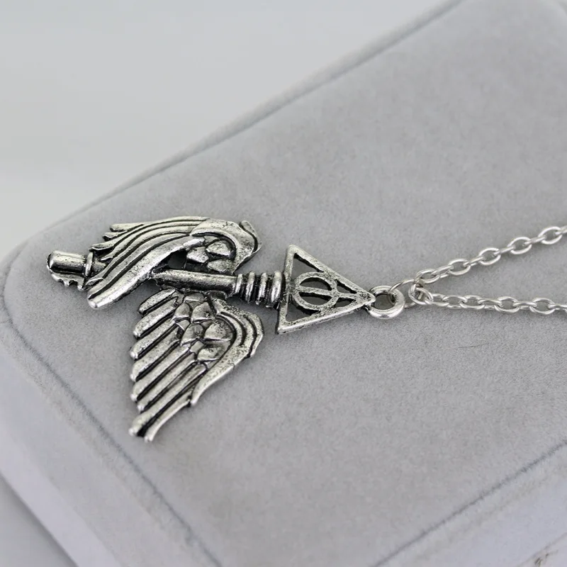 

Flying Key Triangle Wings Necklace Retro Deathy Hallows Pendant Necklaces Choker Classic Hot Gifts For Women Men Kids