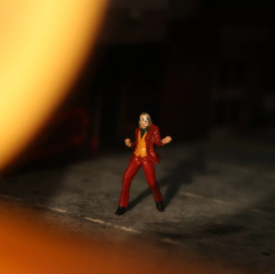 Модель Joker в масштабе 1:64 включая демонстрационную коробку Литые Автомобильные