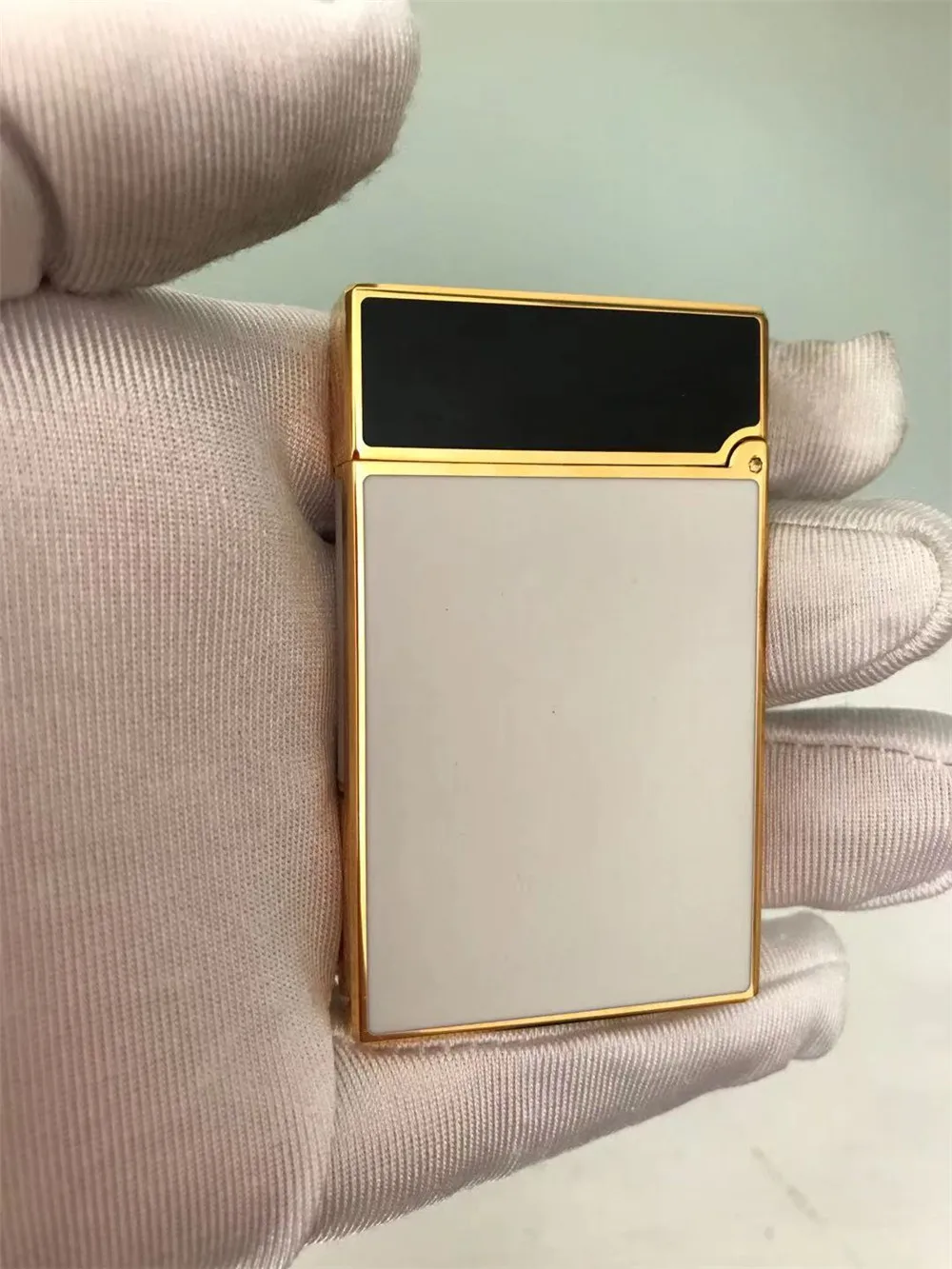 

S.T Memorial D upont lighter Bright Sound! New With the Box and Adapter Serial number TL76