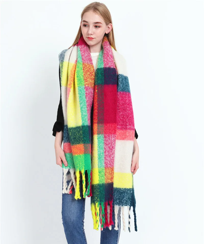 

Новый стильный кашемировый шарф AC в Европе и Америке на осень и зиму. Цветной клетчатый длинный теплый шарф AC с бахромой.