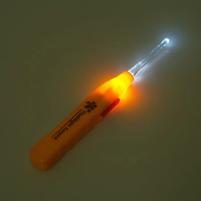 Палочка для чистки ушей LuazON LES-03 LED-подсветка 3 насадки от батареек в комплекте 180753