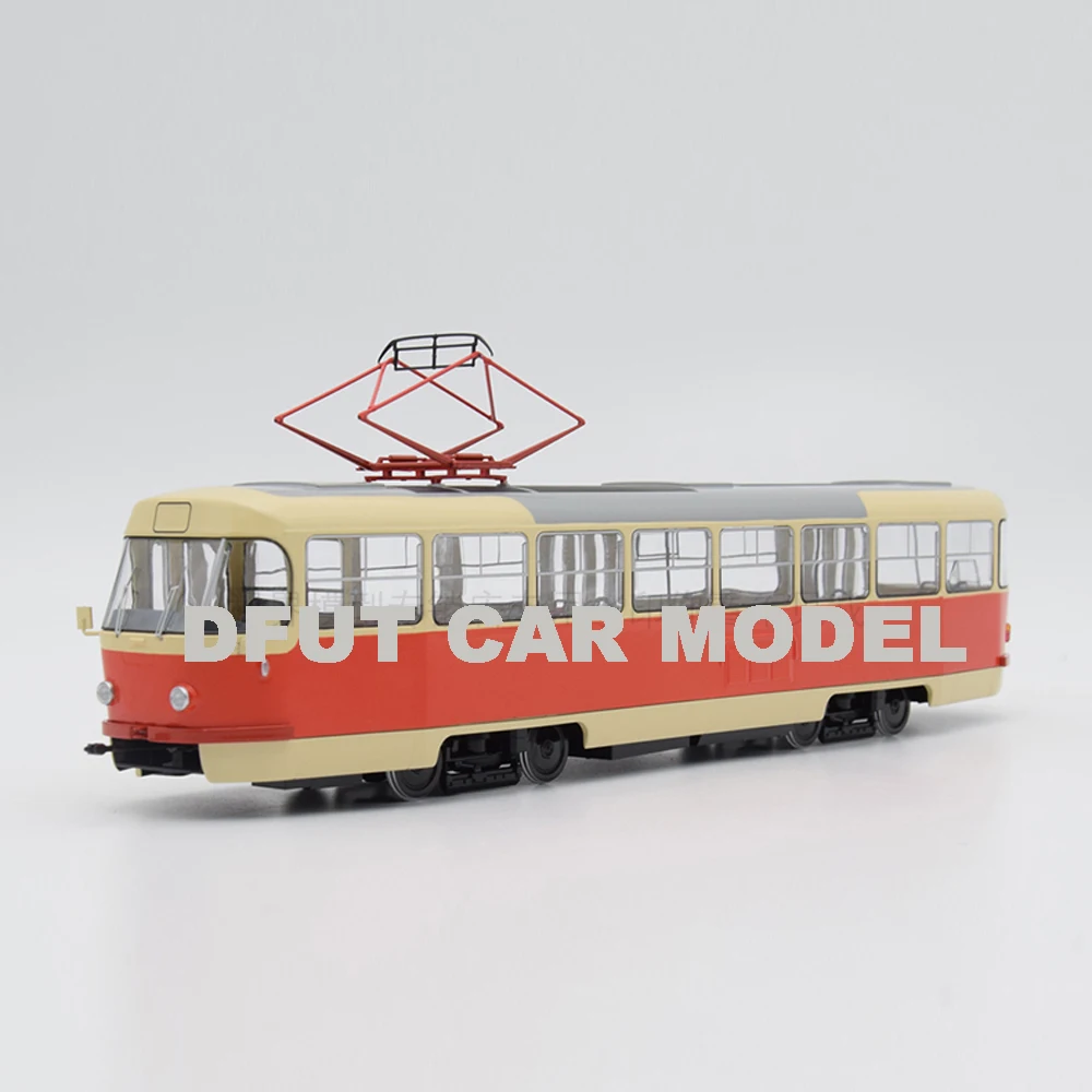 Литая модель автомобиля из сплава 1:43 детского игрушечного оригинальная коробка