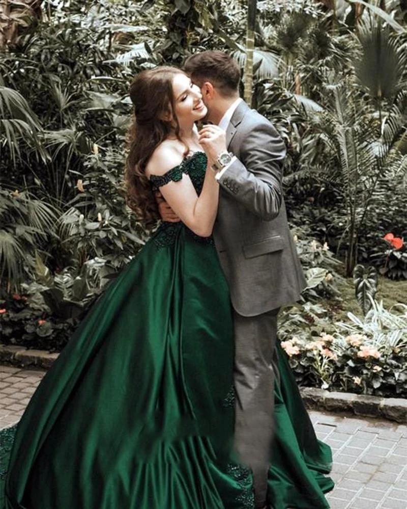 

Off shoulder Ball Gown Long Evening Dress 2020 Elegant Green Satin Lace Vintage Formal Dresses Custom Made robe de soiree