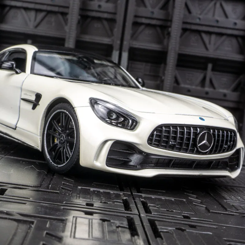 

Мерседес-Benz AMG в масштабе 1:24, имитация внедорожника, гоночная статическая модель, металлические украшения для друзей, подарки на день рожден...