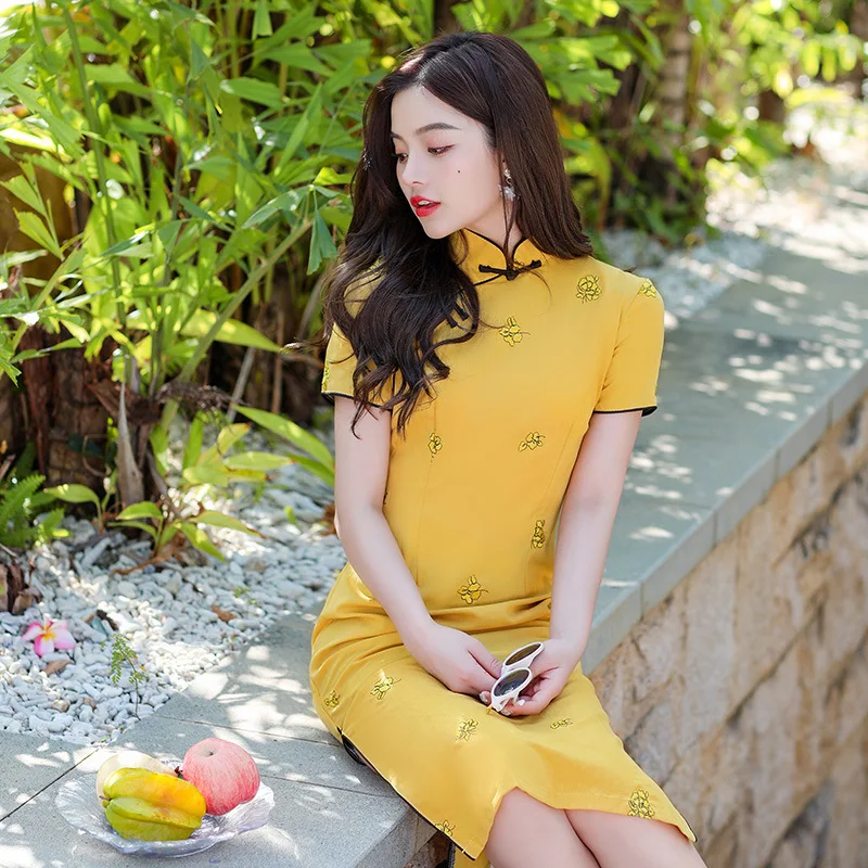 Китайское традиционное льняное женское платье FZSLCYIYI Чонсам желтого цвета с