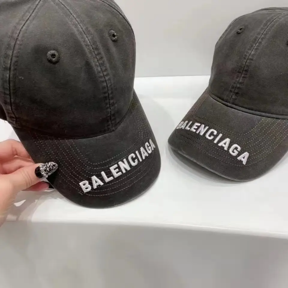 

The new Paris baseball cap is a single embroidered washed denim cotton cap made old sun-shading men and women hipsters