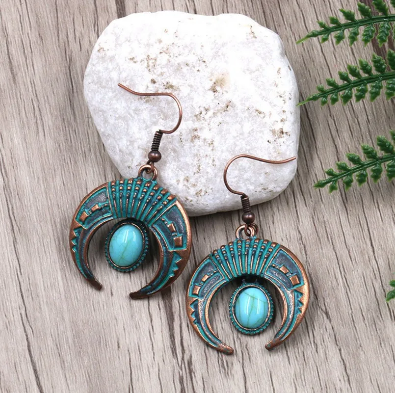 Ярь Медянка патина покрытые зелеными искусственными подвесками серьги с