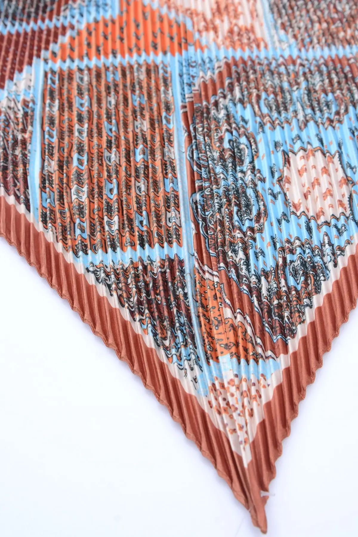 

12353 Etro Patterned Tile; Pleats Kerchief