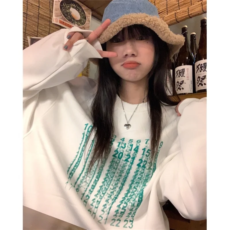 

White Round Neck Sweater Women's Spring and Autumn 2021 New Design Sense Niche Loose Lazy Style Long Sleeve Top Ins