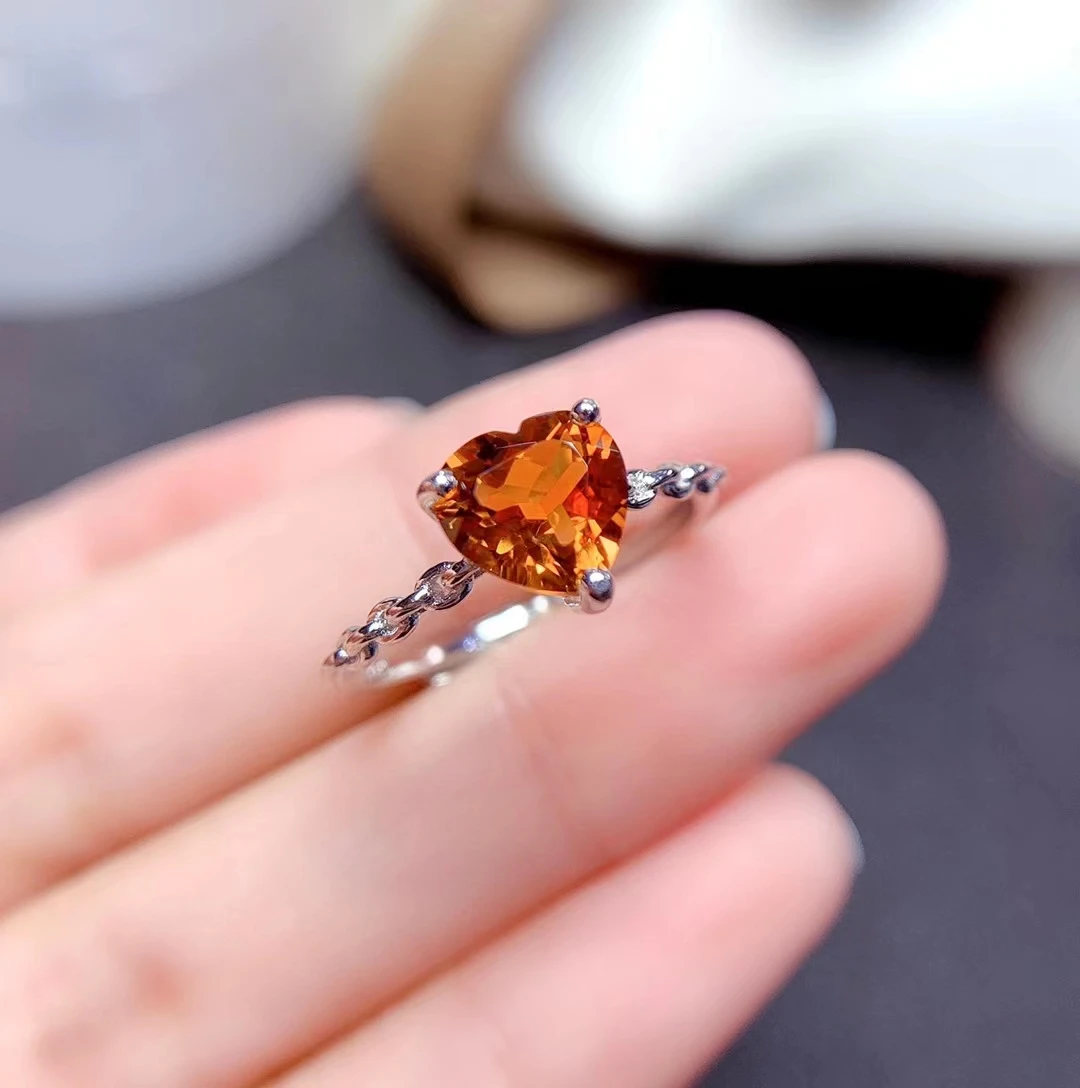 Женское кольцо из серебра 925 пробы с синим топазом