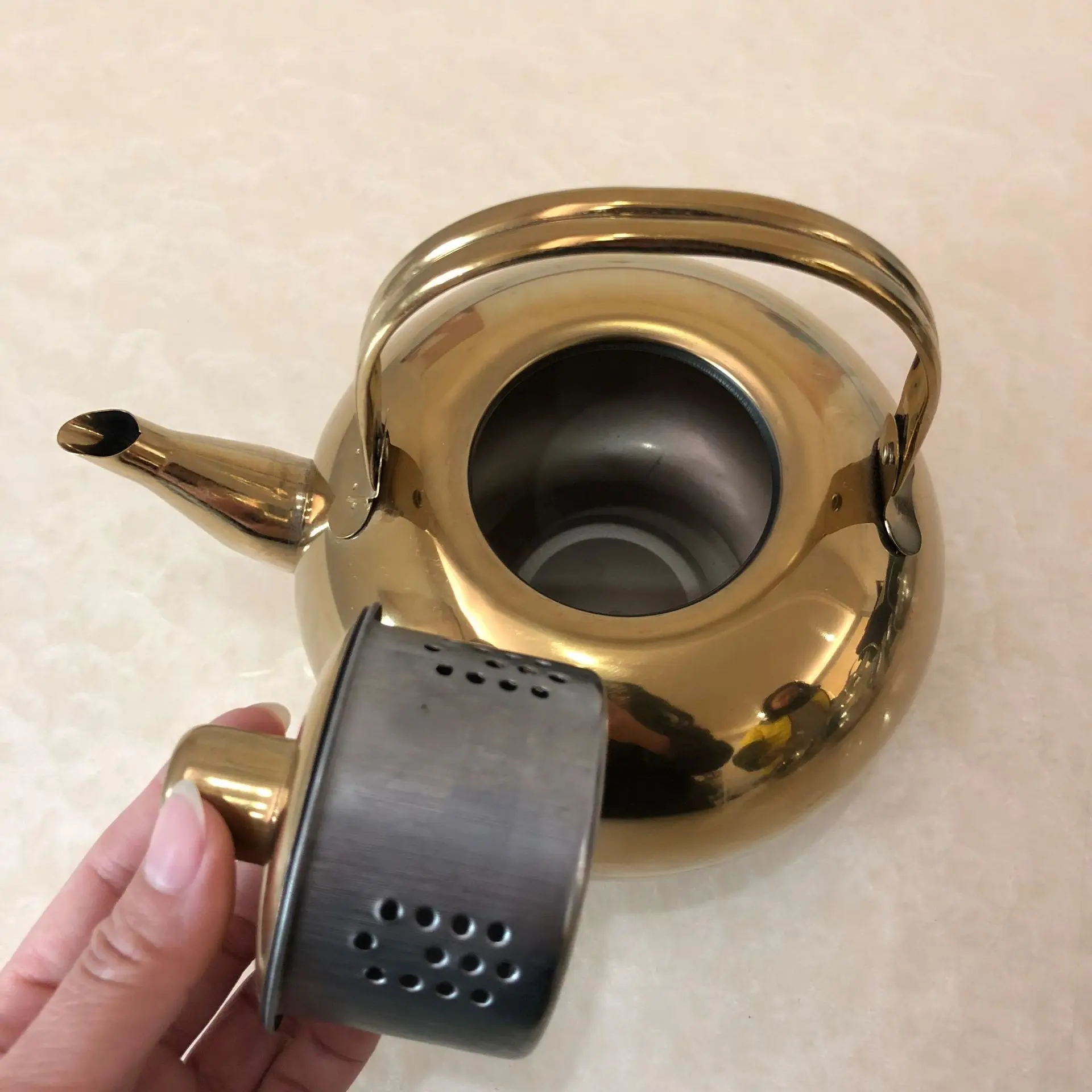 

Stainless steel teapot with strainer for tea set