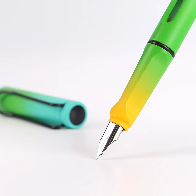 Ручка перьевая пластиковая с градиентным переходом цветов 2021 | Канцтовары для