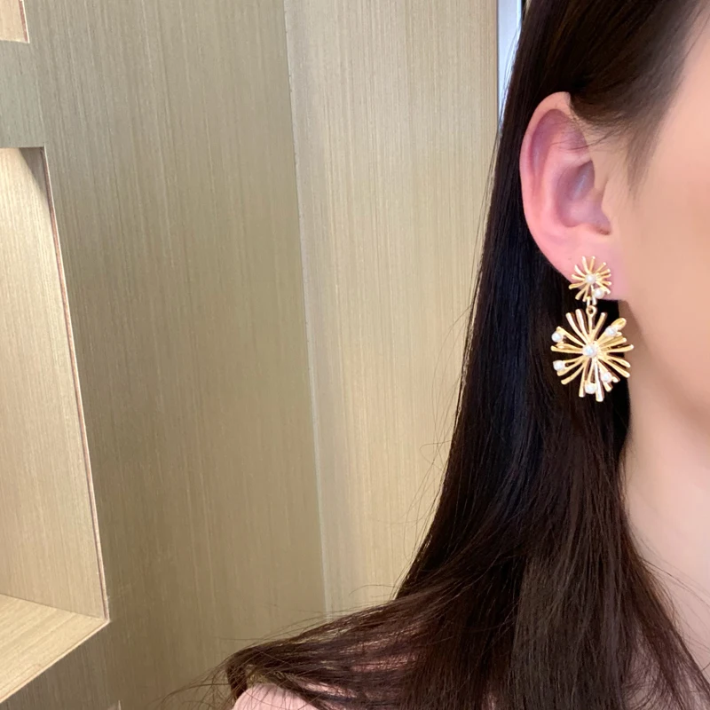 

S925 needle Fashion Jewelry Drop Earrings Popular Design Simulated Pearl Golden Plating Metal Snow Dangle Earirngs For Women