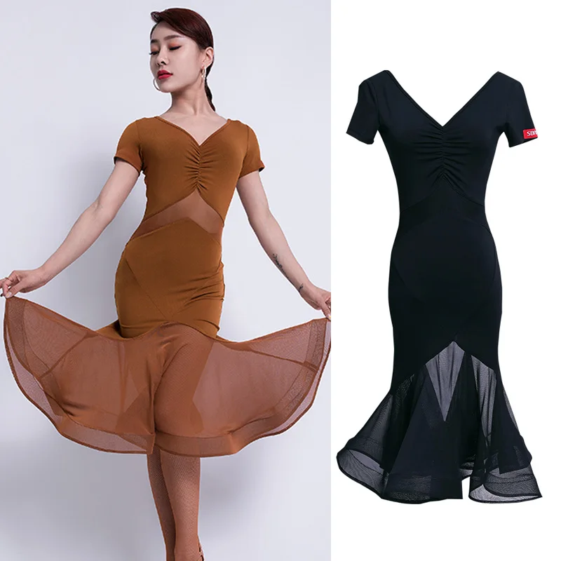 

Платье для латиноамериканских танцев с коротким рукавом и V-образным вырезом