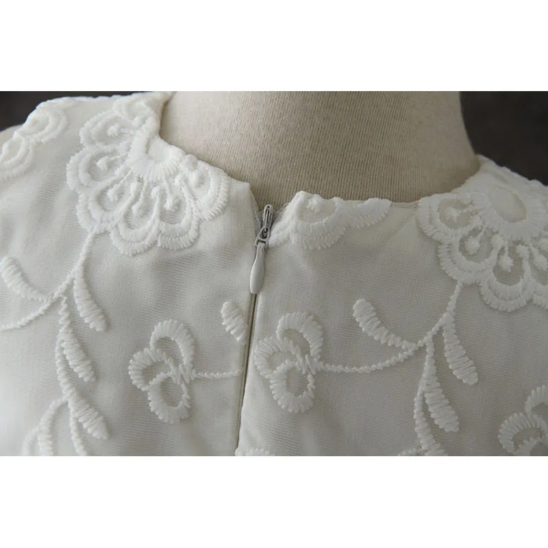 

Baby Girl White Baptism Dress Newborn Baby Sleevess Lace Beading Fluffy Christening Gown Flower Girls First Birthday Dress 0-24M