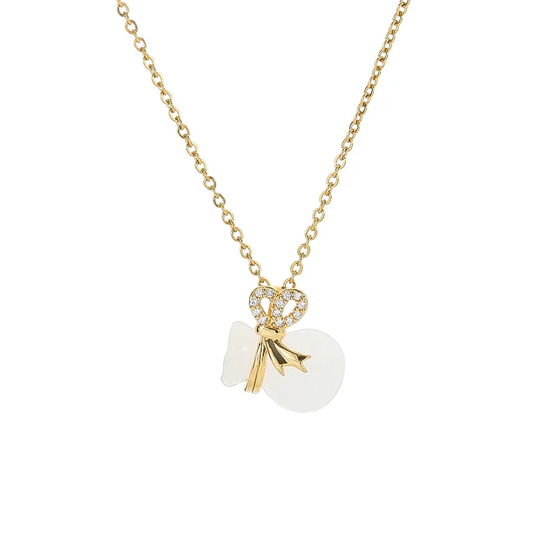 

2021 Female Butterfly Pendant Necklace Light Luxury Personality Clavicle Chain Luxury Jewelry Lady Birthday Gift