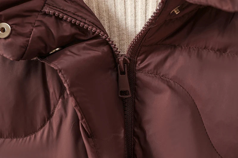 Женская куртка на белом утином пуху без рукавов с воротником-стойкой | одежда