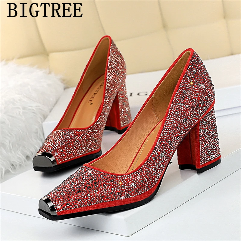 Туфли на квадратном каблуке украшенные стразами Красные туфли высоком