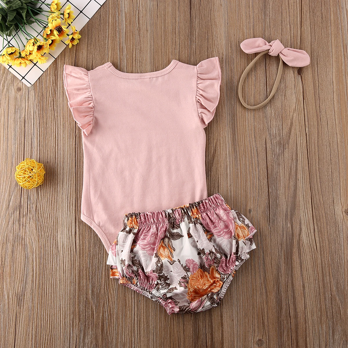 

Newborn Baby Girl 0-18M Clothes Fly Sleeve Solid Color Romper Tops Flower Print Ruffle Short Pants Headband 3Pcs Outfits Set