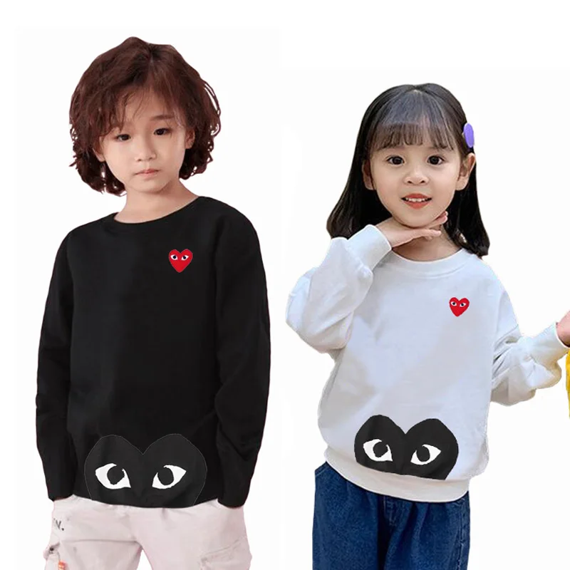 Детский свитер Осень-зима с мультяшной вышивкой сердечками круглым вырезом