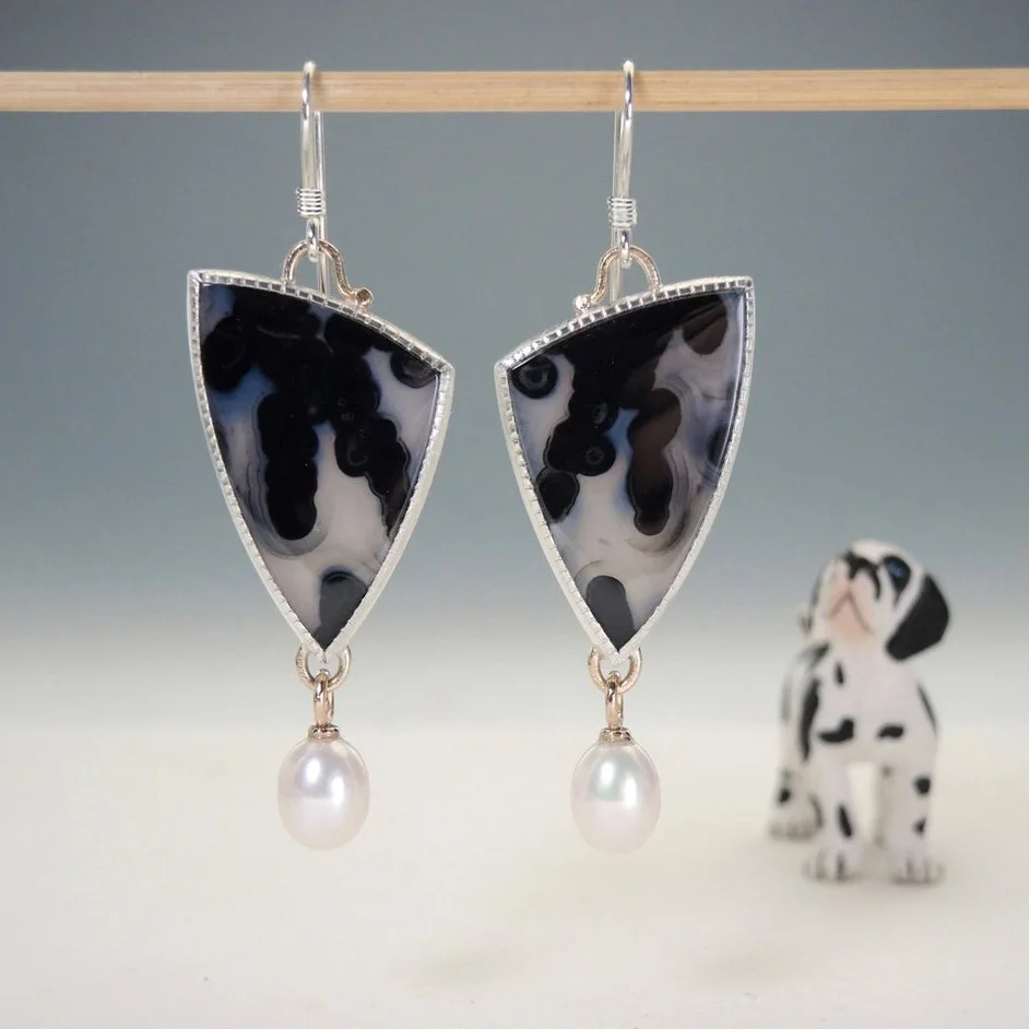 

European and American Black and White Spotted Agate and Pearl Earrings Creative Triangle Pendant Pearl Earrings Ladies Jewelry