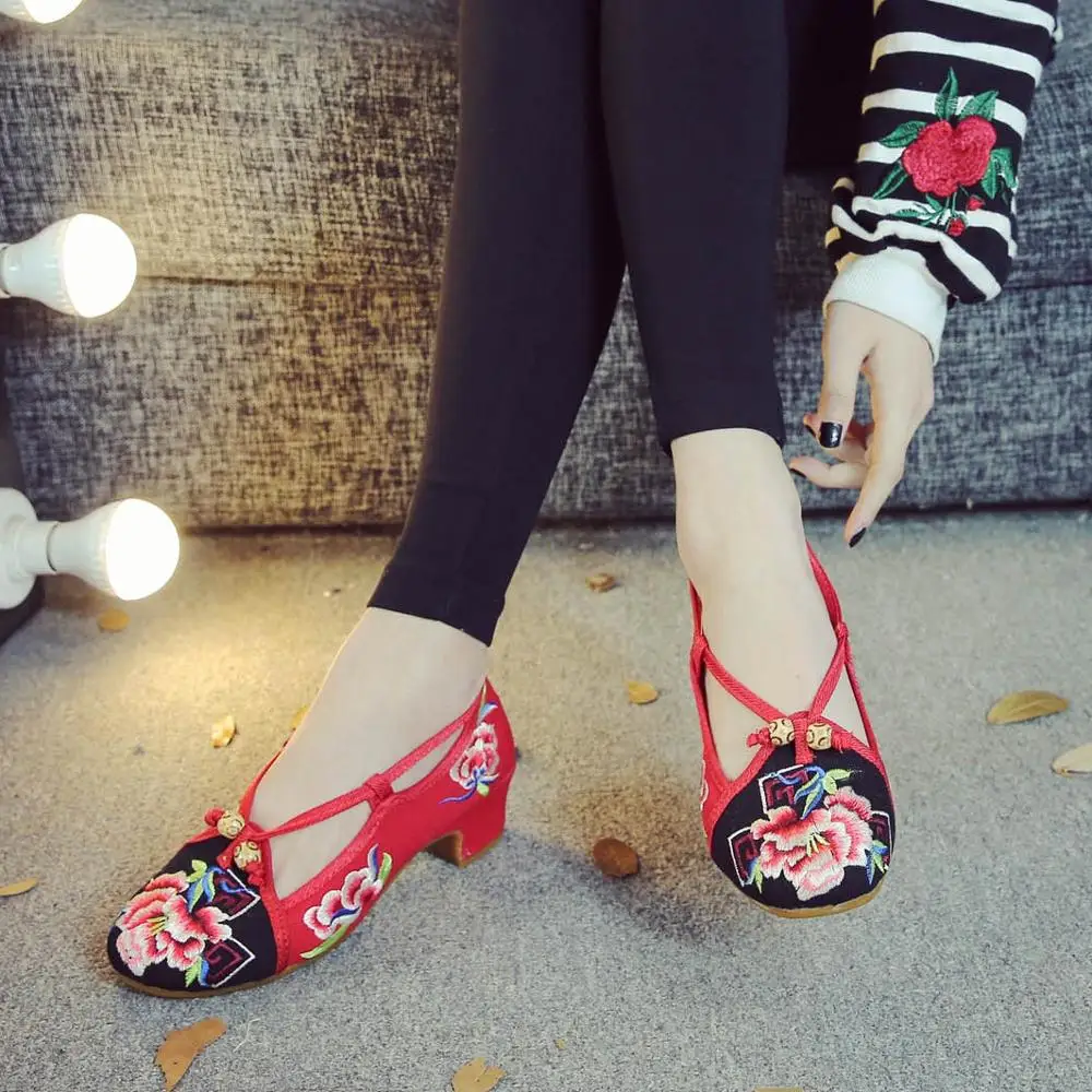 Veowalk Low Block Heels Women Canvas Embroidered Pumps Shoes Elegant Ladies Casual Cotton Floral Embroidery with Strap | Обувь