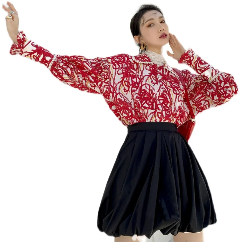 

LANMREM 2021 New Retro Red Printed Shirt For Women Cotton Long Sleeve Pearl Button Blouse Female All Match Fashion Top 2D1311