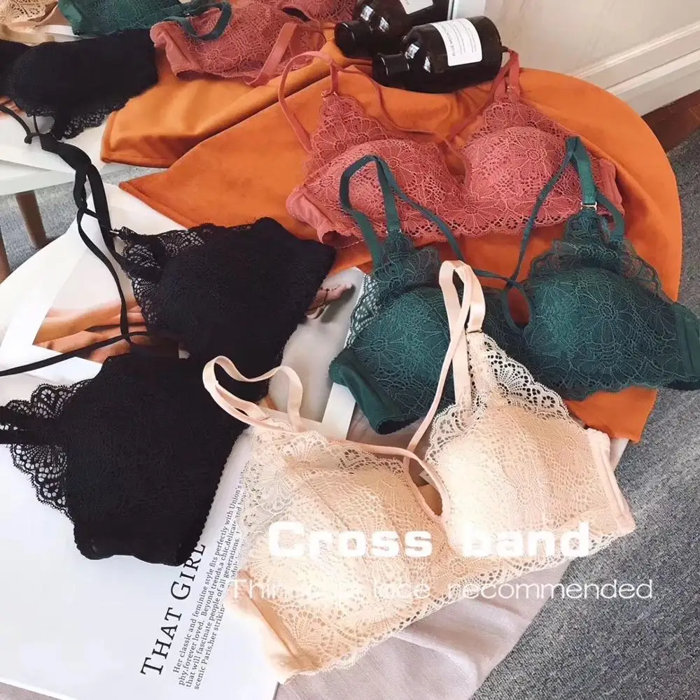 

Комплект кружевного нижнего белья из бюстгальтера с чашками пуш-ап