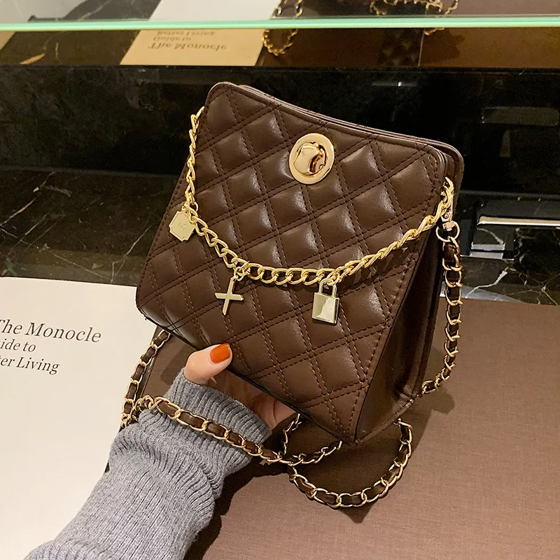 

Autumn and winter retro brand designer handbags 2020 new trendy fashion ladies chain messenger bag wild diamond small square bag