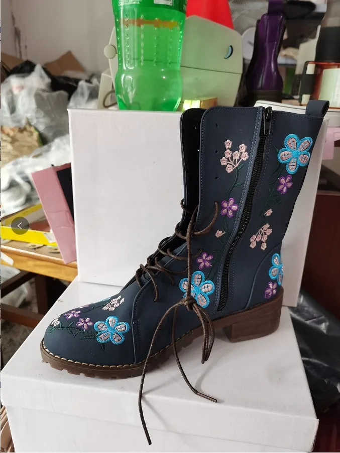 

Autumn and Winter New Style Mid-heel Embroidery Large Size Mid-tube Women's Shoes Fashion Martin Boots Shoes for Women