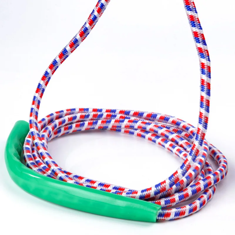 10-метровый групповой веревочный прыжок на многоперсонной качели для студентов, соревнующихся коллективно.