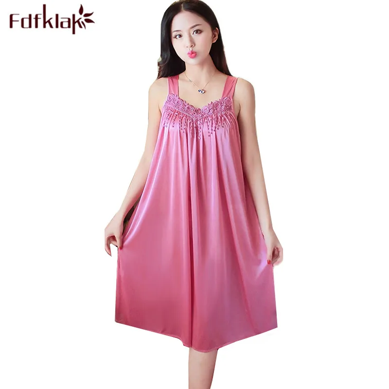 Женская ночная рубашка без рукавов шелковая с кружевами Элегантная