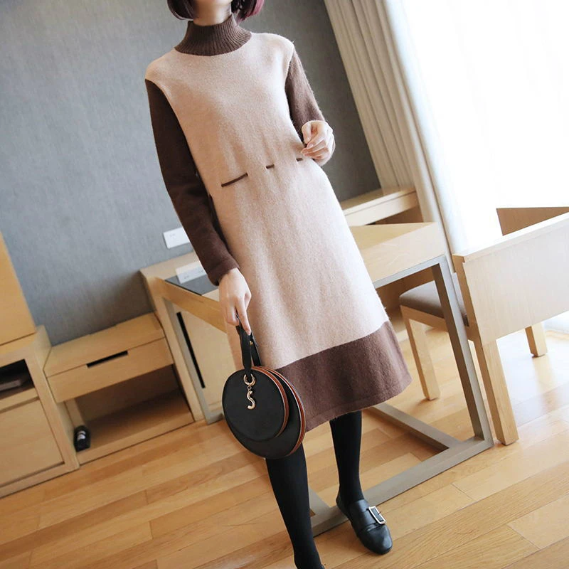 Мягкое короткое трикотажное зимнее платье женское контрастное черное с длинным