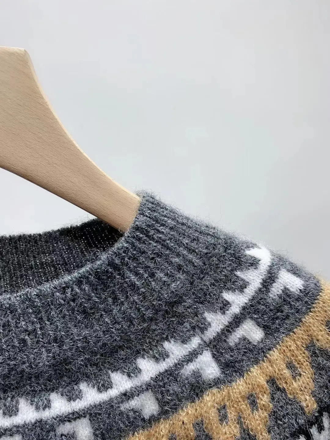 Женский жаккардовый свитер в клетку трикотажный пуловер с высоким воротником и