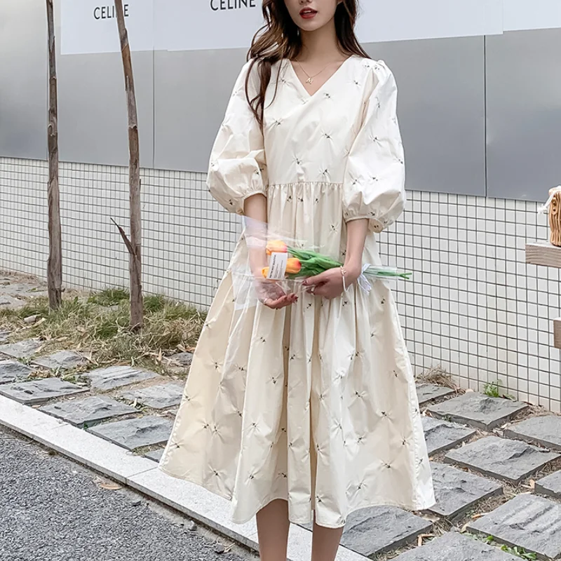 

M-3XL Women Summer Beige Elegant Cotton Linen Long Loose Dress Flower Embroidery V Neck Plus Size Folds Maxi Sundress 2021 New