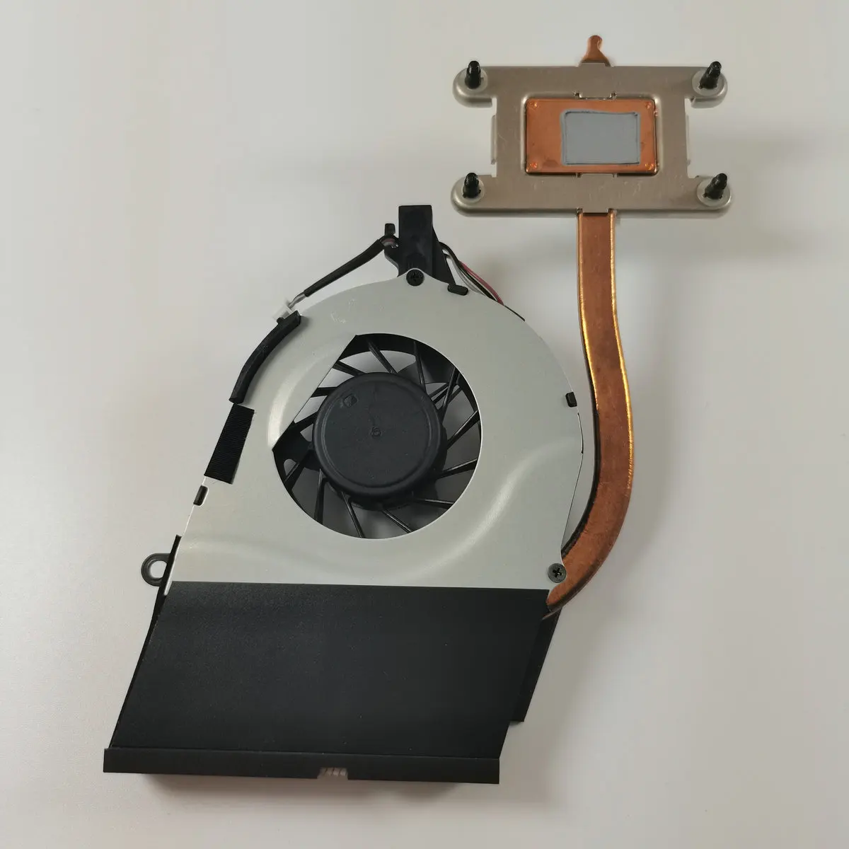 Новый оригинальный вентилятор охлаждения процессора ноутбука Toshiba L755 L755D Intel