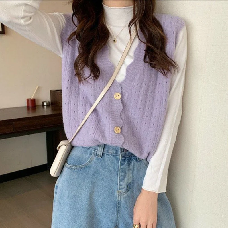 

Female Sweaters Sleeveless V-Neck New Fashion Hollow Out Design Vintage Sweet Student Womens Button Cardigans Sweatar
