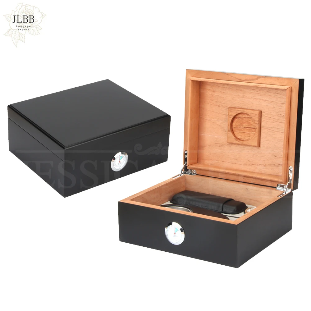 

Cedar Wood Humidor Cigar Case Cigar Cutter Ashtray Accessories Set Portable Travel Cigar Box Home Humidor Box W/ Humidifier