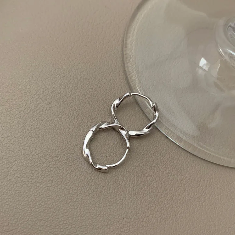 Hot Sale Korean Twisted Hoop Earrings Women 2022 Minimalist Metal Twisted Piercing Korean Fashion Jewelry Gift Cерьга 6