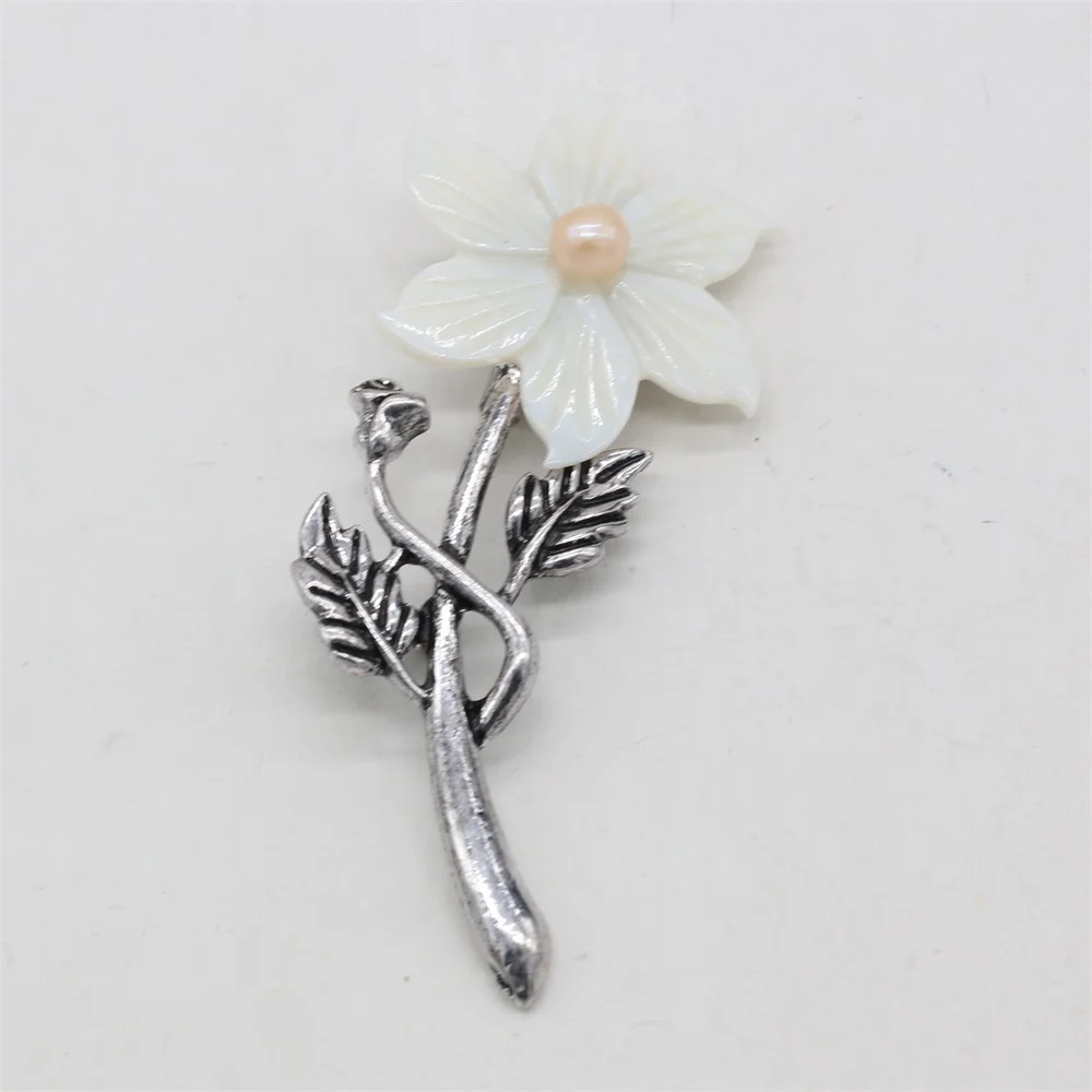 

2021 Hot Selling Natural Shell Pendant Pearl Flower Exquisite Fashion Brooch Pendant Jewelry for Making DIY Necklace Accessories