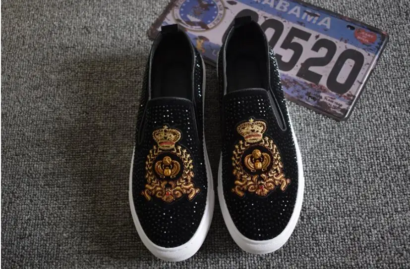 

2021 Men's Fashion Suede Leather Embroidery rhinestone Loafers Mens Casual Printed Moccasins Shoes Man Party Driving Flats 38-44